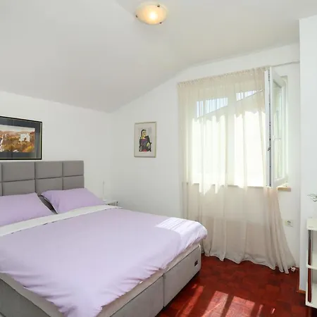 Greenhouse Family Apartment *